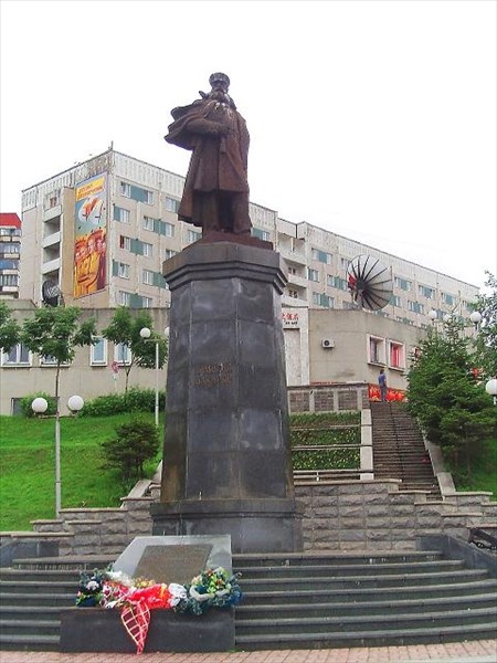 106-Памятник адмиралу Макарову